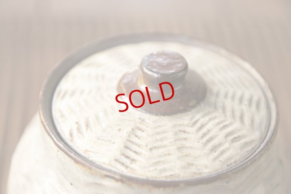 画像5: 江口誠基　彫粉引蓋物（M）