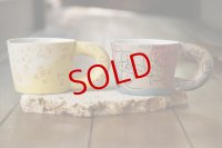 浜坂尚子　色絵マグ　取手太い