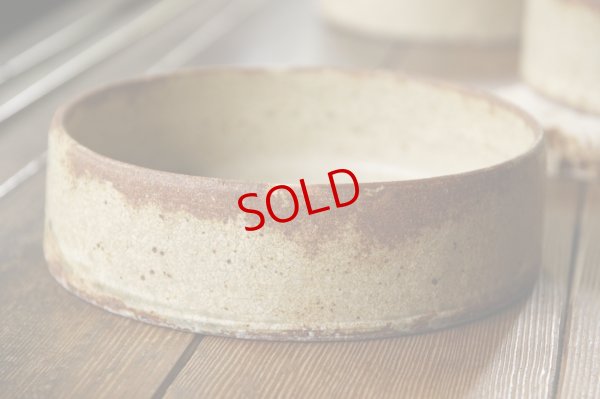 画像3: 馬渡新平　ヒビ粉引き　平鉢６寸【アソート作品】