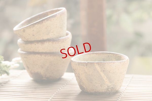 画像2: 馬渡新平　ヒビ粉引き　たわみ鉢３寸【アソート作品】