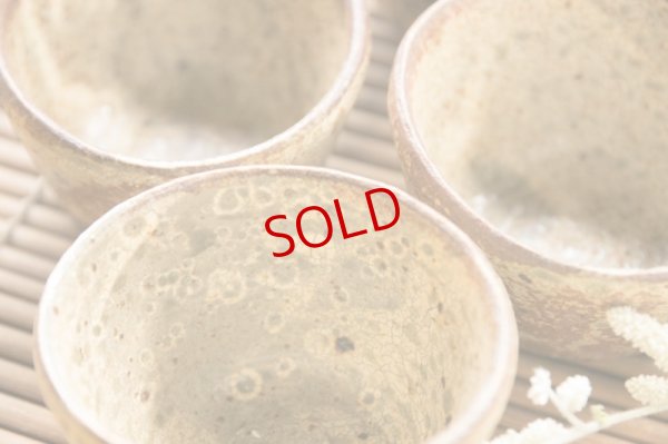 画像12: 馬渡新平　ヒビ粉引き　たわみ鉢３寸【アソート作品】