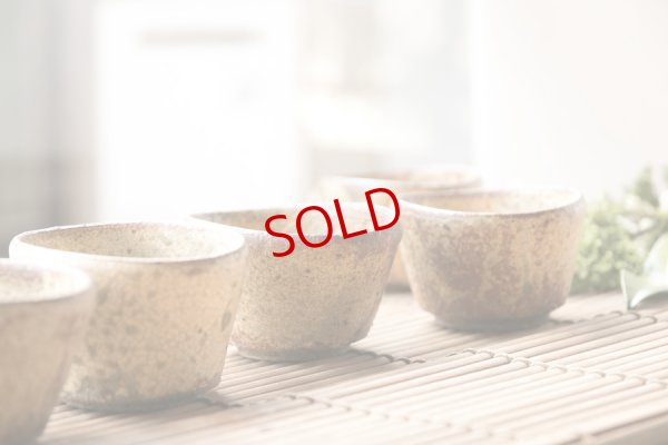 画像7: 馬渡新平　ヒビ粉引き　たわみ鉢３寸【アソート作品】