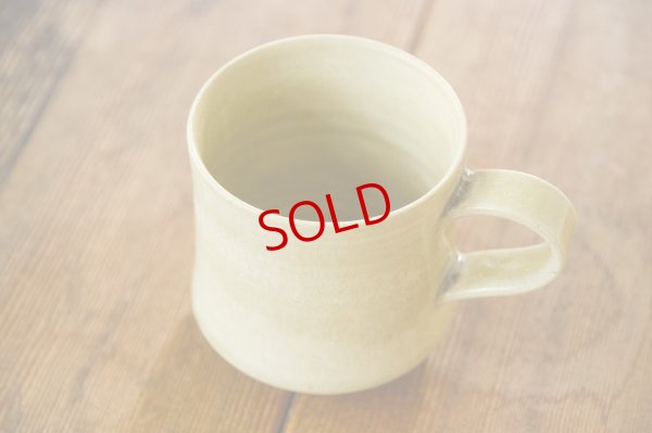 画像2: 夏草　マット釉ベージュ　フレアマグ