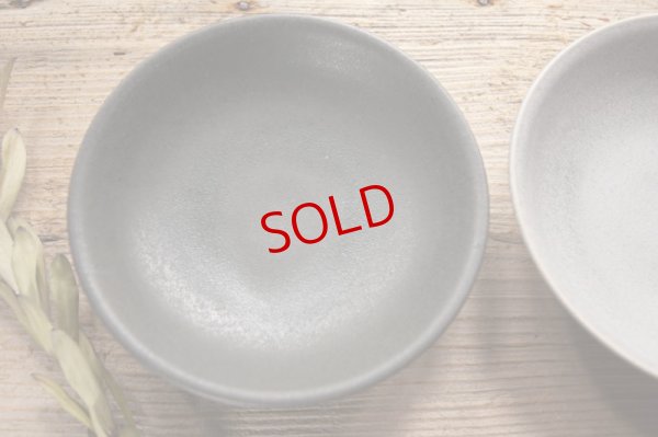 画像6: 夏草　マット釉　黒 / グレイ　７寸浅鉢