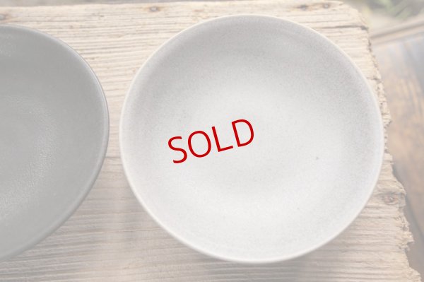 画像7: 夏草　マット釉　黒 / グレイ　７寸浅鉢