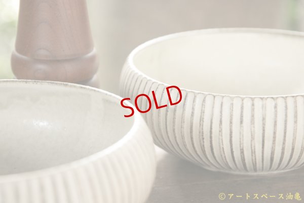 画像4: 小倉夏樹　灰粉引　鎬丸鉢M【アソート作品】