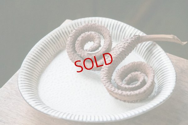 画像9: 小倉夏樹　灰粉引　鎬三角皿　L【アソート作品】