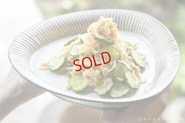 画像3: 小倉夏樹　灰粉引　鎬三角皿　L【アソート作品】