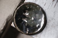 四海大　黒釉丸平皿