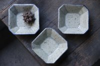 寺村光輔　並白釉　呉須　隅切角鉢小（薪）