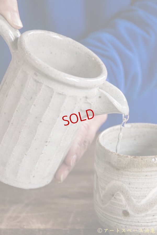 画像2: 寺村光輔　泥並釉　鎬ピッチャーM（薪）