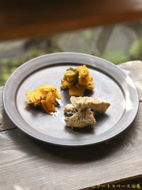 塚本友太　22.5cmリム皿　黒【アソート作品】