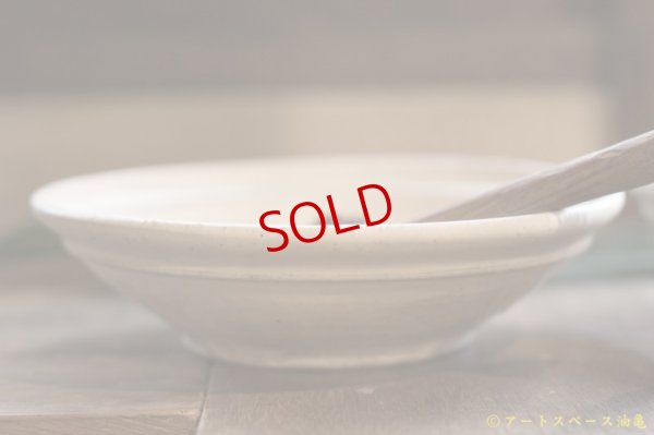 画像4: 八木橋昇　粉引マット　荒土７寸平鉢【アソート作品】