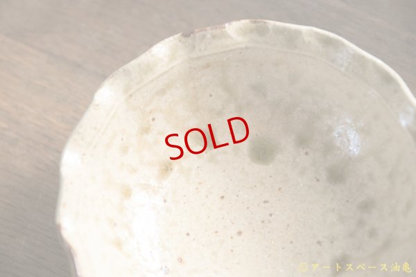 画像9: 八木橋昇　ブドウ灰釉２２９　マスカットオブアレキサンドリア　白土輪花４寸小皿（ブドウ灰１００％）