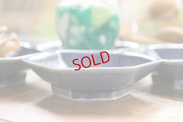 画像4: 柳川謙治　亀甲型豆皿　福　薄ルリ【アートスペース油亀オリジナル】【アソート作品】