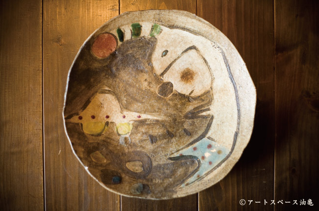 福岡県の陶芸家、タナベヨシミのうつわたち＿アートスペース油亀