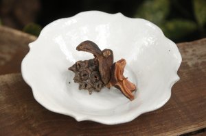 画像: 古谷浩一　鉄散　彫刻浅鉢　5寸【アソート作品】