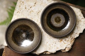 画像: 北側雄一　窯変黒釉　玉縁豆皿【アソート作品】