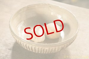 画像: 益子淳一　粉引しのぎ六寸平鉢【アソート作品】