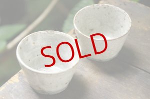 画像:  馬渡新平　灰釉　ヒビ粉引き　そばちょこ【アソート作品】