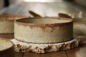 画像: 馬渡新平　ヒビ粉引き　平鉢６寸【アソート作品】