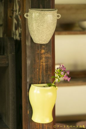 画像: 大園篤志　壁掛花器　イエロー／墨貫入