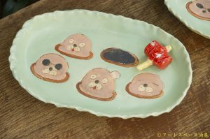 画像: 田川亞希 もぐらたたき皿(ハンマー付)