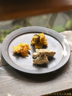 画像: 塚本友太　22.5cmリム皿　黒【アソート作品】