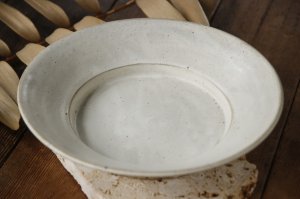 画像: 八木橋昇　粉引きマット　7.5寸巾広リム皿【アソート作品】