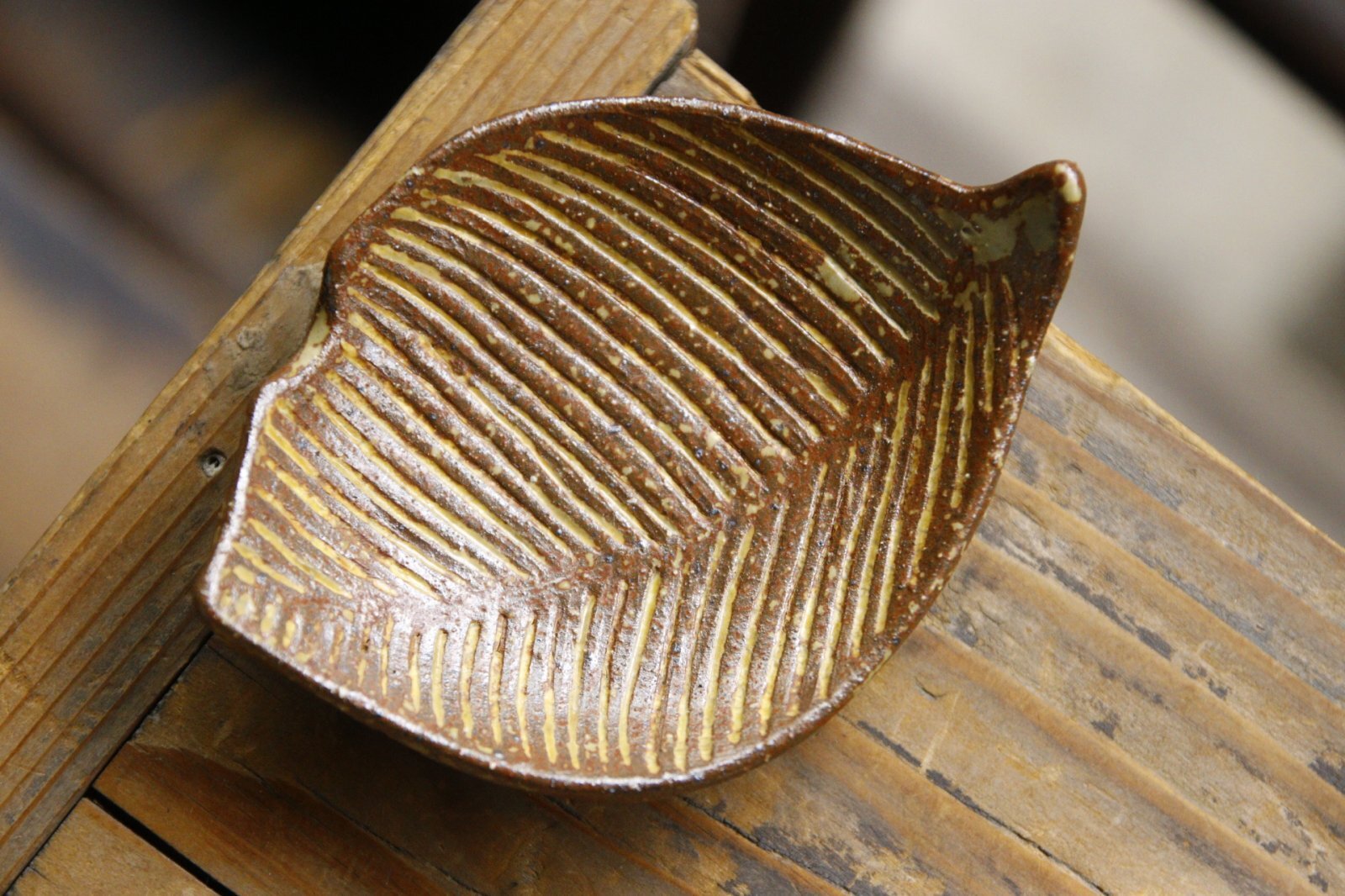 画像1: 江口香澄　アフリカ彫刻　木の葉小皿【アソート作品】 (1)