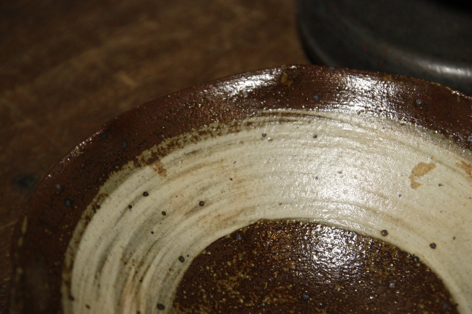 画像4: 古谷浩一　きなり刷毛目　輪花浅鉢　7寸【アソート作品】 (4)