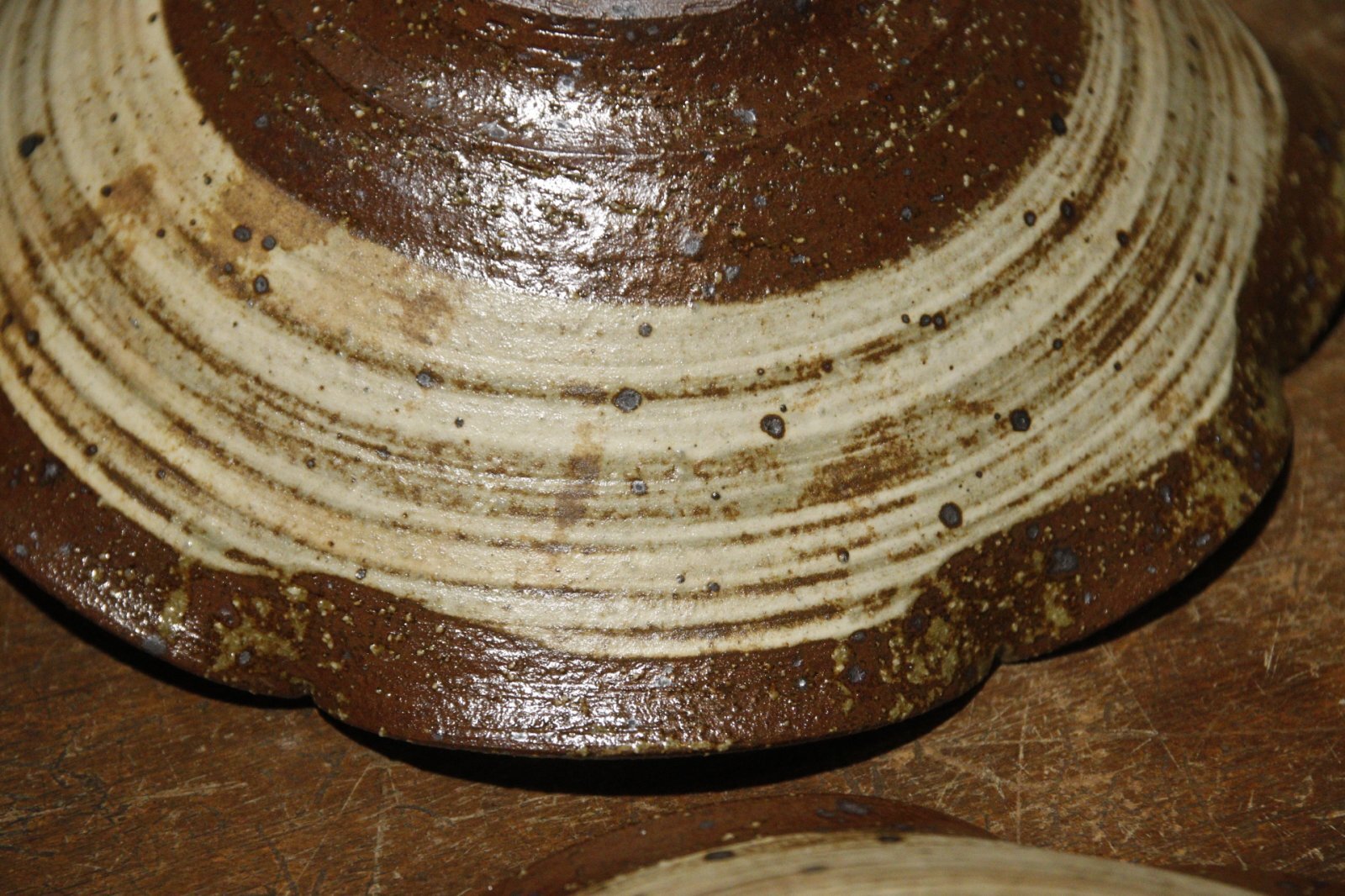 画像7: 古谷浩一　きなり刷毛目　輪花浅鉢　7寸【アソート作品】 (7)