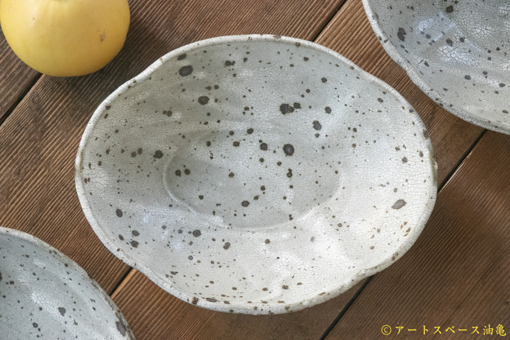 画像1: 加藤祥孝　グレー粉引　6.5寸木瓜鉢【アソート作品】 (1)