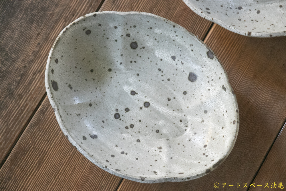 画像2: 加藤祥孝　グレー粉引　6.5寸木瓜鉢【アソート作品】 (2)