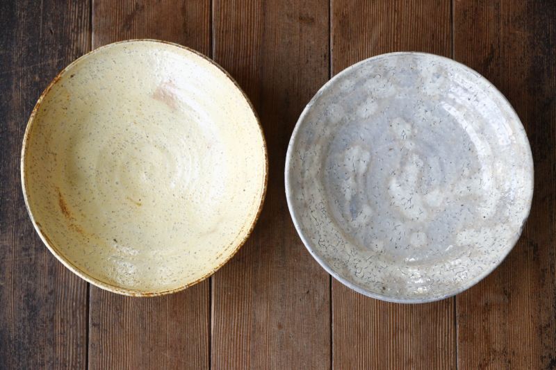 画像2: 工藤和彦　 黄粉引／白樺ホワイト　８寸たわみ皿 (2)