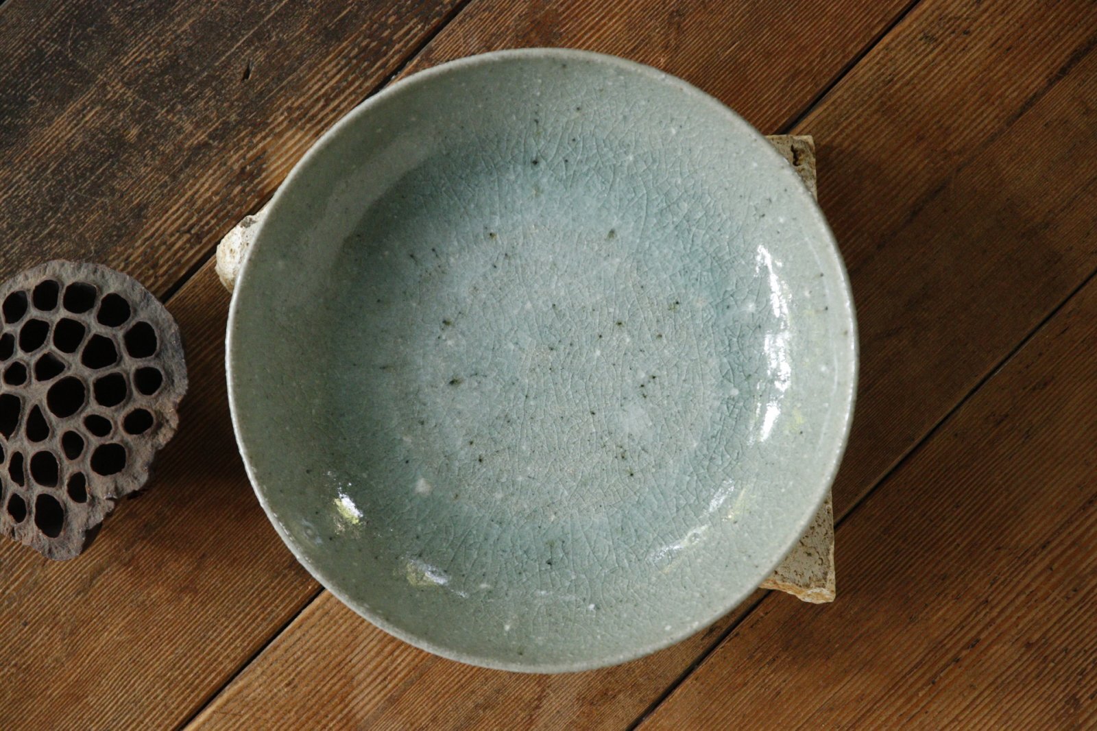 ✨新品☆海外作家品、絵皿、裏側に作家名入り 石田誠 白磁6.5寸リム皿 －作家もの陶器・うつわ・アートの通信