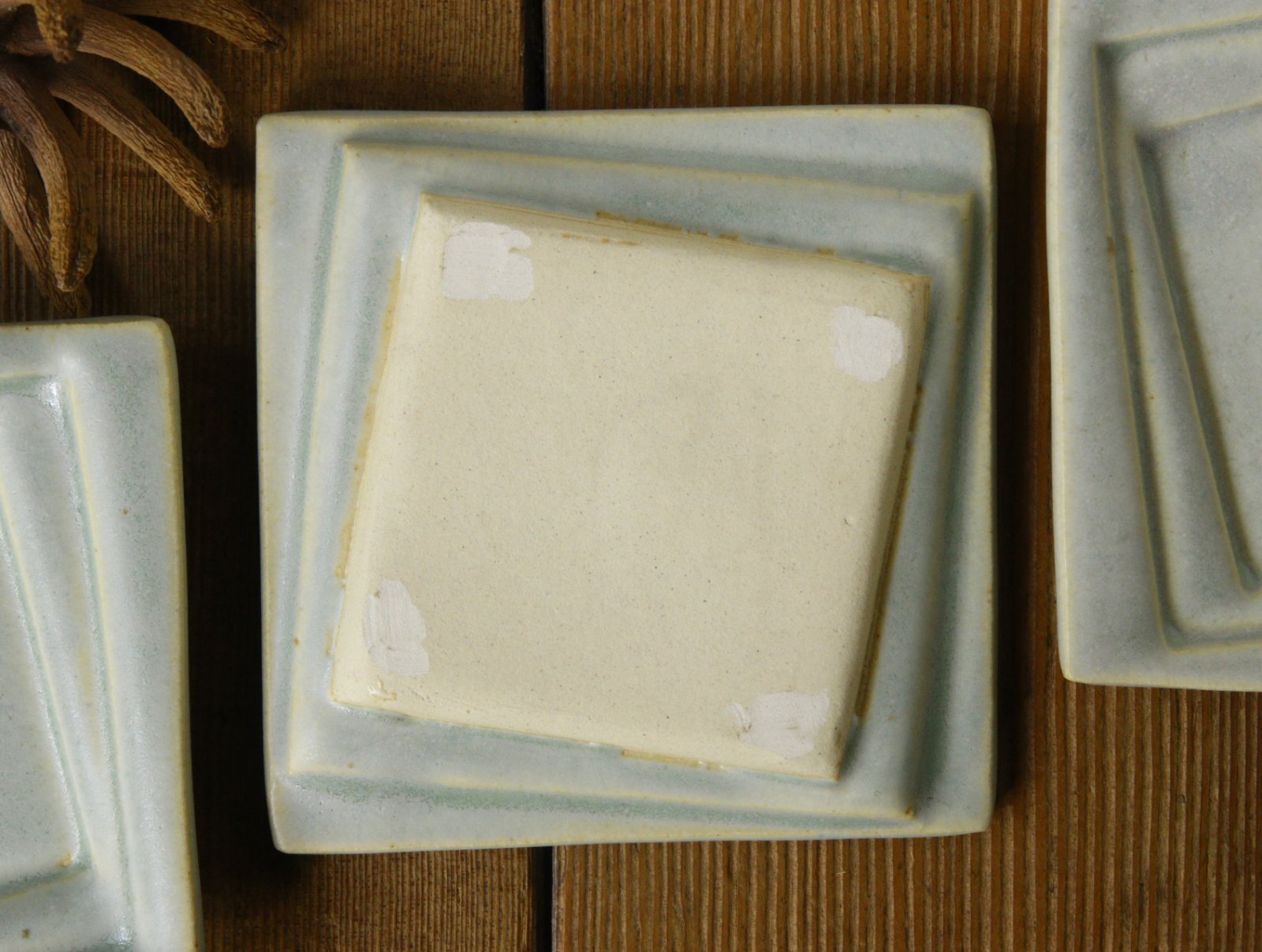 画像4: 夏草　マット釉うす緑　角豆皿【アソート作品】 (4)