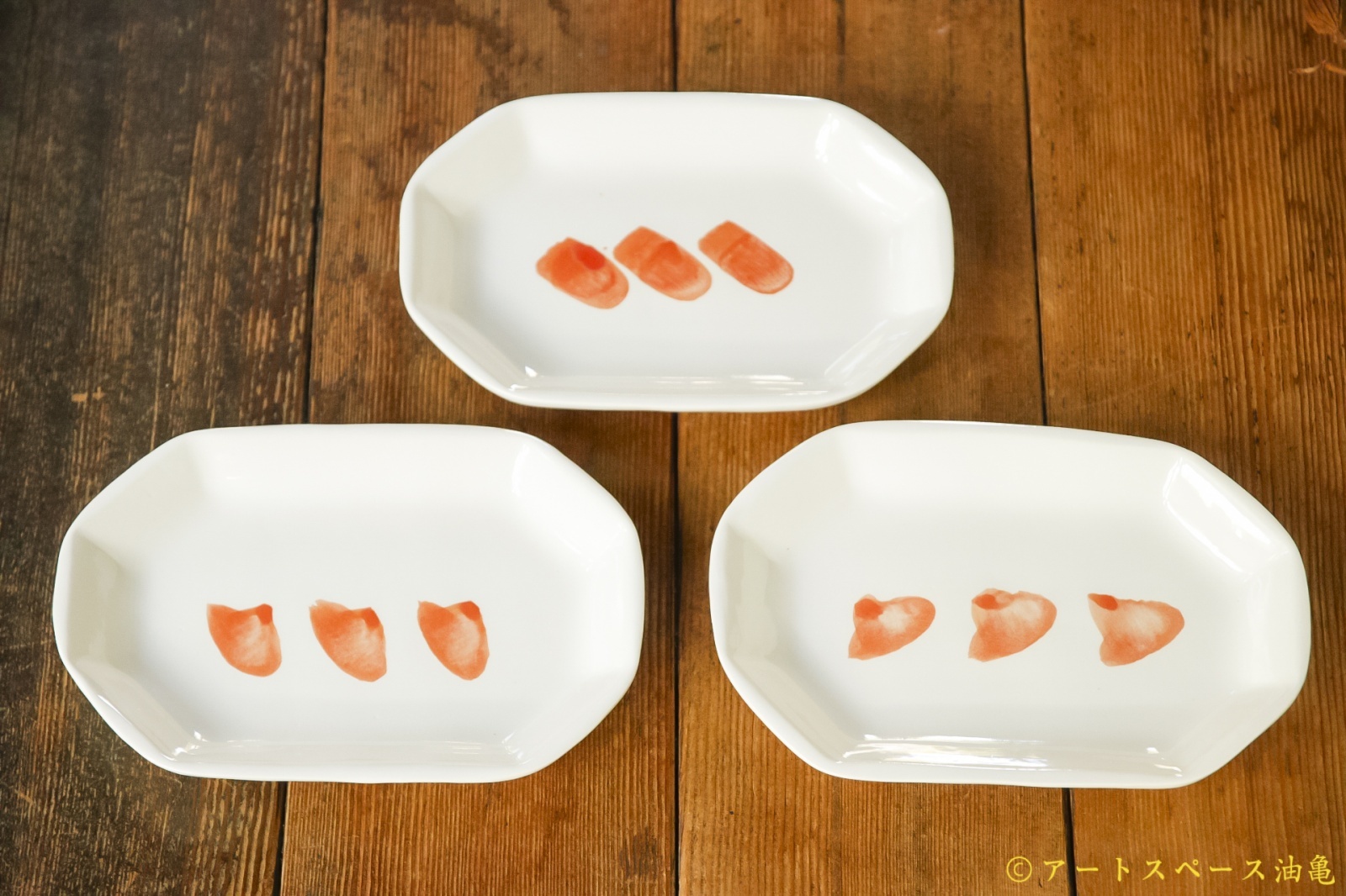 画像2: 大園篤志　八角皿　絵付　白に赤茶 (2)