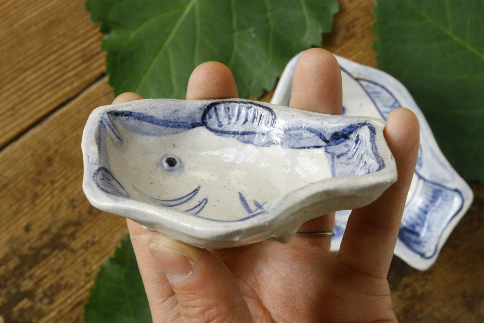 画像2: 須賀文子　染付け魚型豆皿 (2)