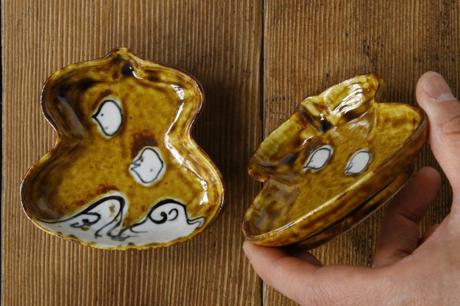 画像2: 柳川謙治　飴釉　波千鳥瓢　豆皿【アソート作品】 (2)